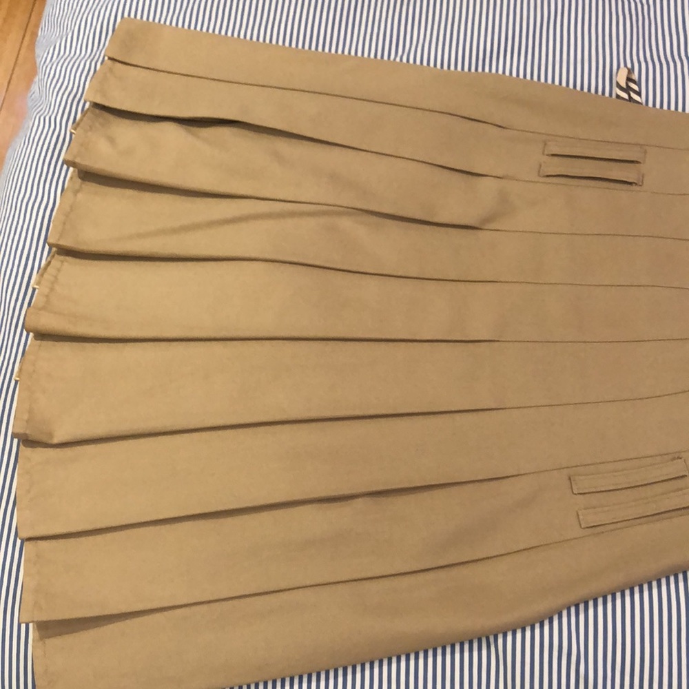 Burberry pleated skirt with belt - Picture 9 of 11
